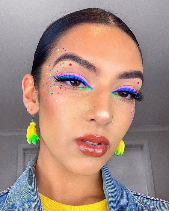 Maquiagem neon para a folia