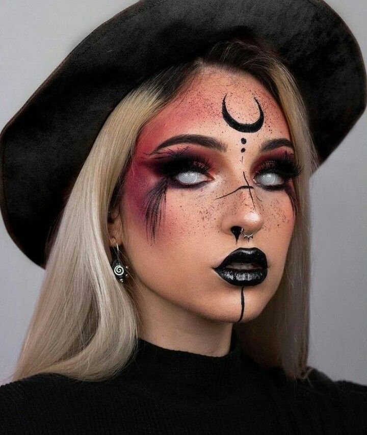 maquiagem de bruxa com sombra preta e olho bem marcado