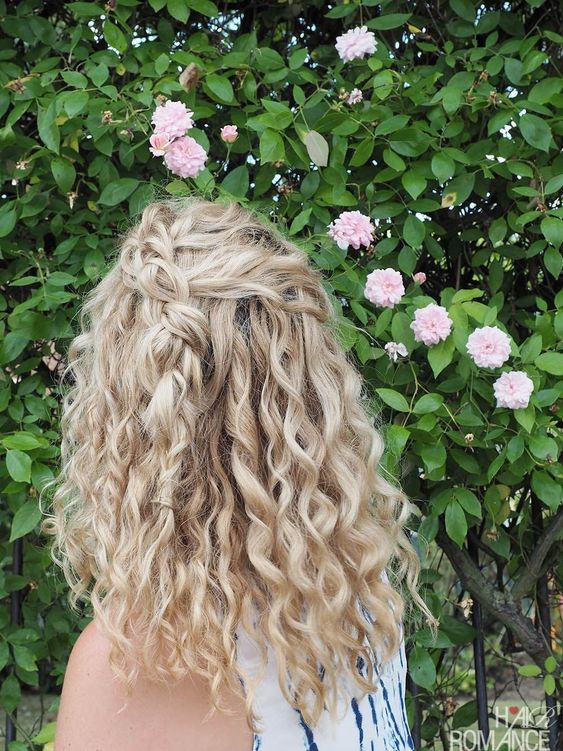  Cabelo cacheado loiro claro